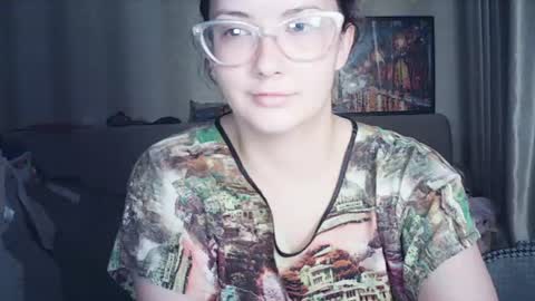 moodiemira online show from August 11, 3:47 pm