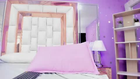 moon_ariana0 online show from August 14, 10:35 pm