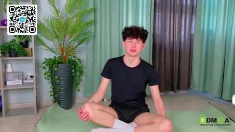 moon_gloww online show from April 17, 4:30 am