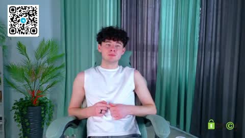 moon_gloww online show from April 19, 4:11 am