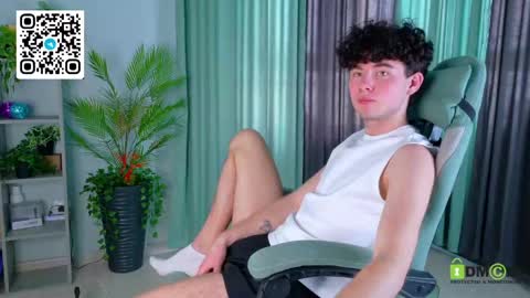 moon_gloww online show from April 19, 6:23 am