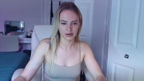 moon_light_girl online show from July 11, 1:28 pm