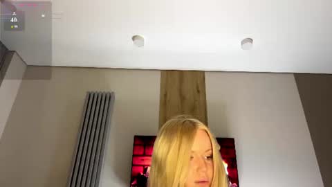 moonavellle_ online show from July 31, 12:50 am