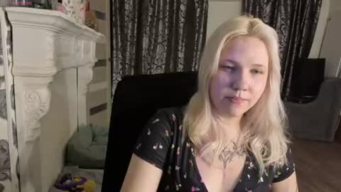 moonbbshy online show from August 18, 7:09 pm