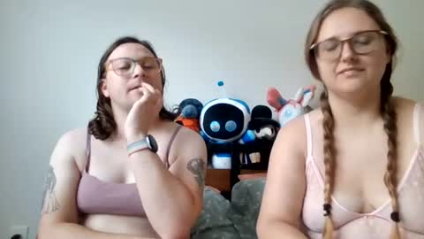 moonbeamsmischief online show from August 4, 5:10 pm