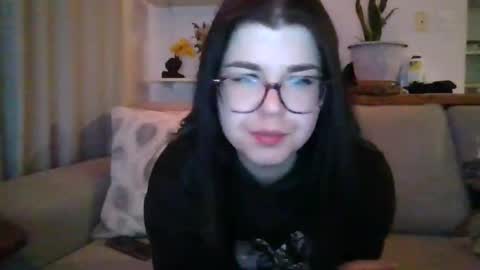 moonbutterfly94 online show from March 7, 11:07 am
