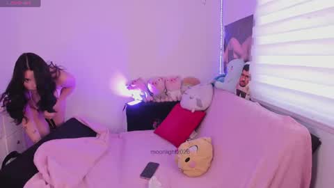 moonliight__ online show from August 4, 3:09 pm