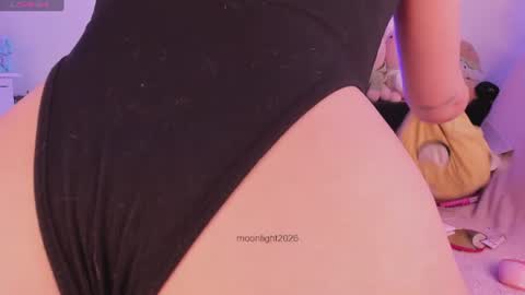 moonliight__ online show from August 12, 5:04 pm