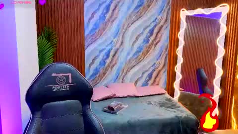 moonn online show from August 6, 2:43 am