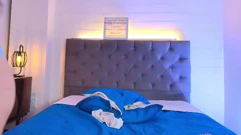 Moonn blue online show from August 12, 12:13 am