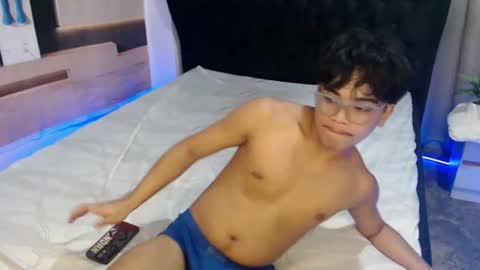 hardmorenoxx online show from August 5, 8:40 pm