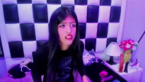 morganasmit_ online show from August 3, 4:14 pm