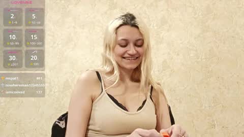 Eva is here now  help me get 50 thumbs up pls  online show from April 11, 8:31 pm
