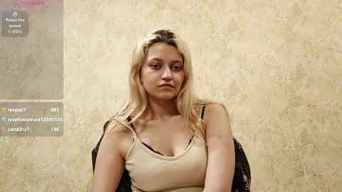 Eva is here now  help me get 50 thumbs up pls  online show from April 11, 9:37 pm