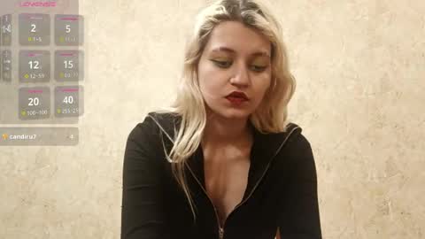 Eva is here now  help me get 50 thumbs up pls  online show from April 13, 10:40 pm