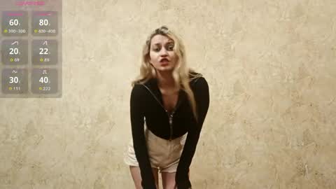 Eva is here now  help me get 50 thumbs up pls  online show from April 13, 11:46 pm