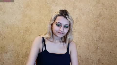 Eva is here now  help me get 50 thumbs up pls  online show from April 15, 10:17 pm