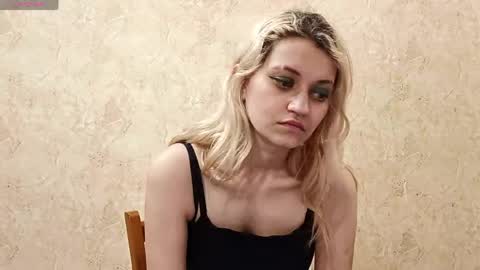 Eva is here now  help me get 50 thumbs up pls  online show from April 16, 12:29 am