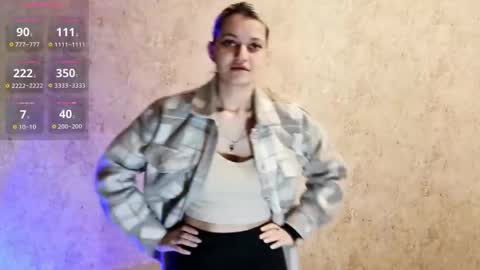 Eva is here now  help me get 50 thumbs up pls  online show from April 20, 9:20 pm