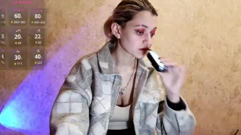 Eva is here now  help me get 50 thumbs up pls  online show from April 20, 11:43 pm