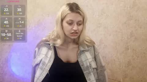 Eva is here now  help me get 50 thumbs up pls  online show from April 25, 6:36 pm