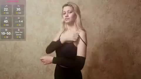 Eva is here now  help me get 50 thumbs up pls  online show from April 25, 8:48 pm