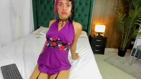 morrigan_dark online show from August 5, 1:53 pm