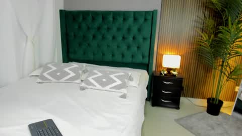 morrigan_dark online show from August 8, 1:44 pm