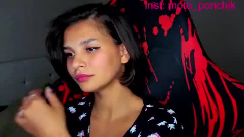 Kris  Ivan online show from August 14, 6:00 pm