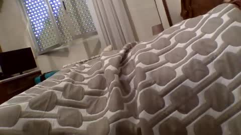 moyofernandez online show from August 9, 5:52 am