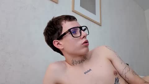 mr_desire_ online show from August 5, 10:02 am