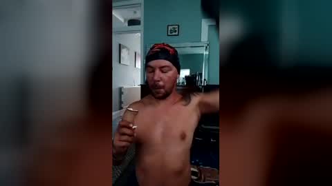 mr_i_ online show from August 14, 9:13 am