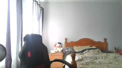 mr_i_ online show from September 8, 1:40 pm