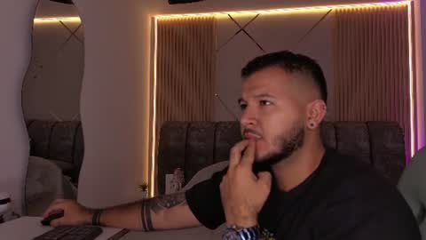 MIKEE online show from August 18, 3:01 am