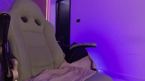 MIKEE online show from August 18, 5:13 am