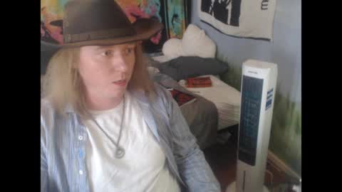 mr_strawberry online show from April 27, 7:36 pm
