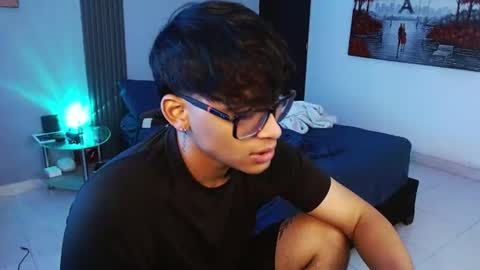 yisuz online show from August 1, 3:18 pm