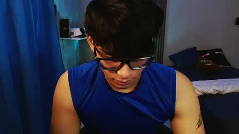 yisuz online show from August 4, 1:52 pm