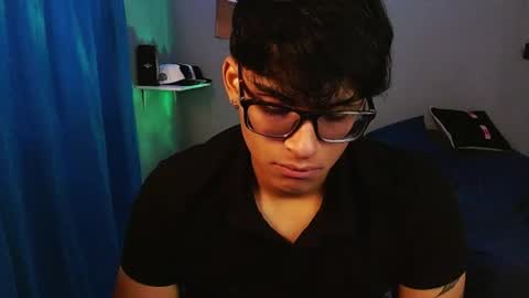 yisuz online show from August 5, 1:42 pm