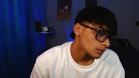 yisuz online show from August 5, 2:48 pm