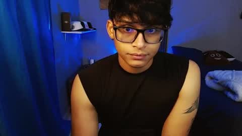 yisuz online show from August 7, 1:22 pm