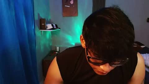 yisuz online show from August 7, 2:28 pm