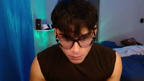 yisuz online show from August 9, 1:56 pm