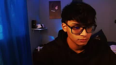 yisuz online show from August 10, 3:24 pm