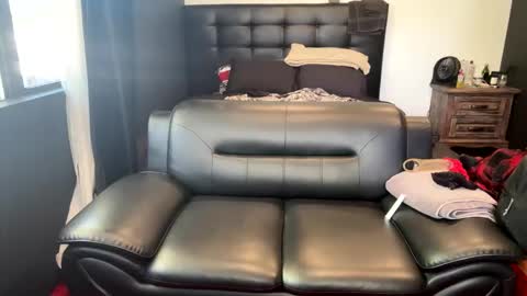 MrBigDThomas online show from April 5, 6:22 pm