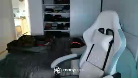 mrdr000 online show from June 19, 7:14 pm