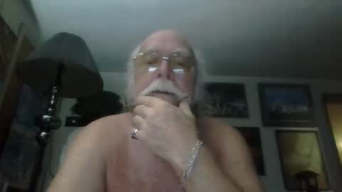 mrhollar online show from June 1, 1:30 am