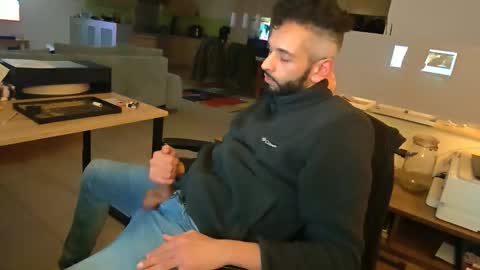 mrlongplay835366 online show from February 19, 11:13 pm
