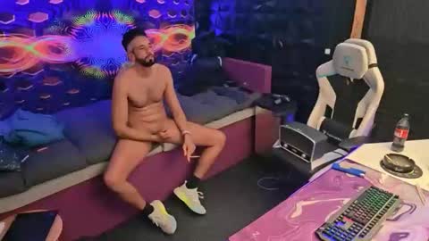 mrlongplay835366 online show from March 19, 12:48 am