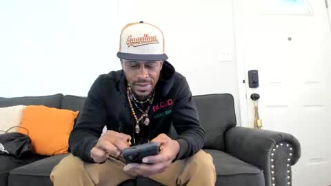 mromg007 online show from May 13, 1:44 pm